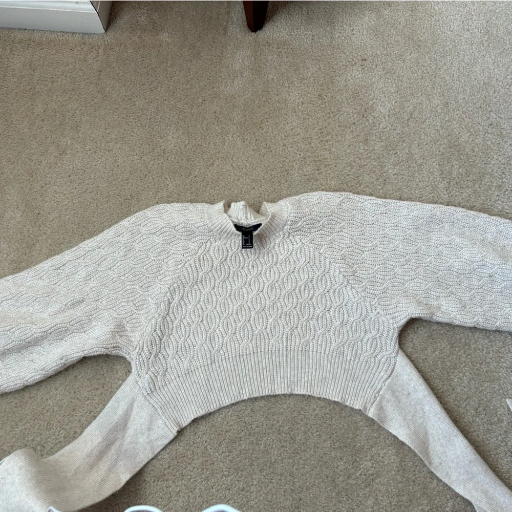 Forever 21 Cropped Oatmeal Sweater Top with Back Cutout Women’s Size Small - Picture 10 of 12